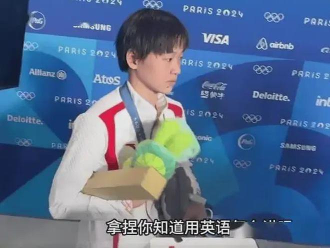 可喜可贺！奥运表彰大会樊振东发型超酷全红婵高跟鞋要掉了！(图12)