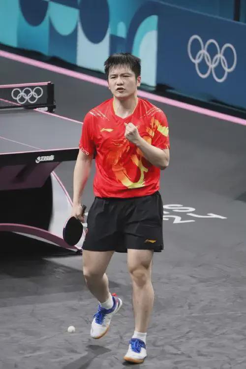 可喜可贺！奥运表彰大会樊振东发型超酷全红婵高跟鞋要掉了！(图11)