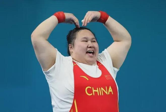 可喜可贺！奥运表彰大会樊振东发型超酷全红婵高跟鞋要掉了！(图6)