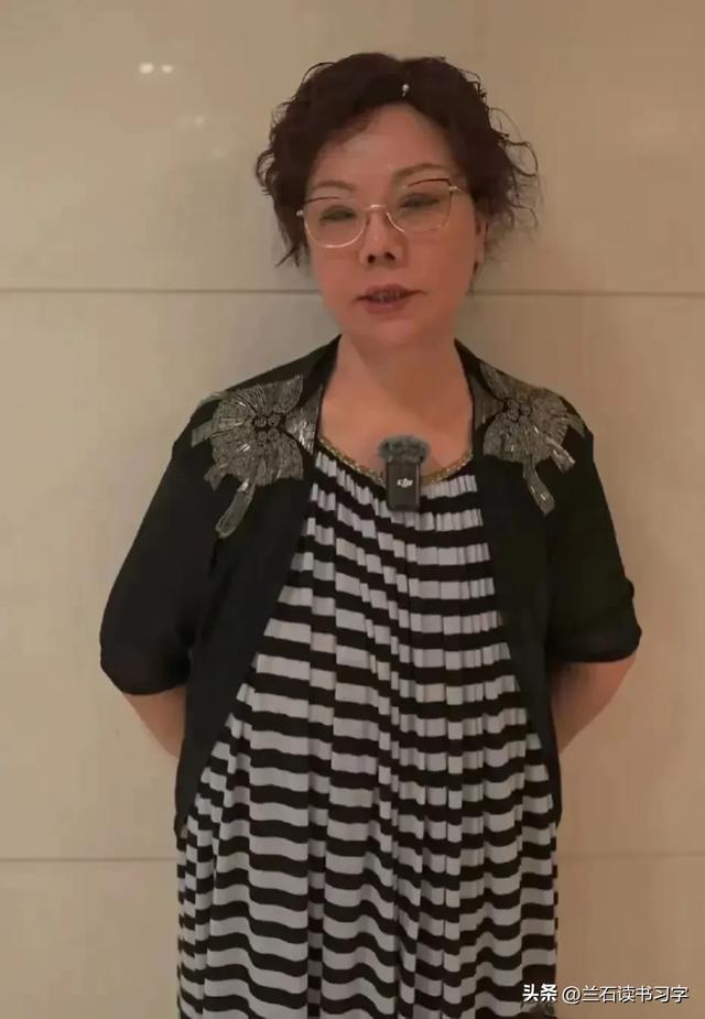 尊龙凯时网站：杨少华、杨伦父子拍回应梦真：明天咱俩一块给老五搬家去(图2)
