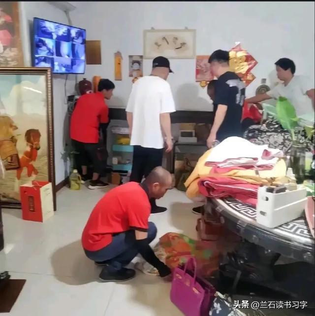尊龙凯时网站：杨少华、杨伦父子拍回应梦真：明天咱俩一块给老五搬家去(图3)