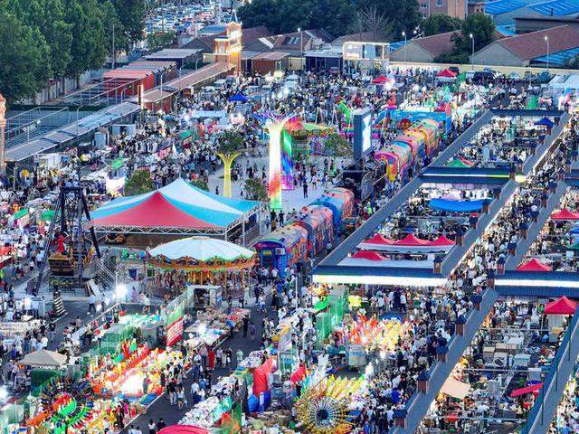 网红夜市成打卡地日均客流量达十万济南夜市假日“圈粉”不停(图1)