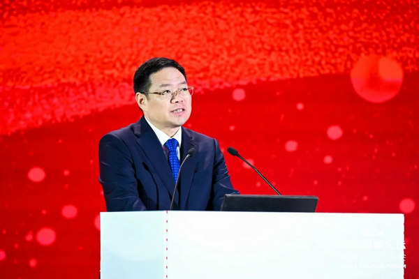 尊龙凯时网站：“向新聚力质赢未来”2024中国服装论坛高精尖创新大会在于都召开(图2)