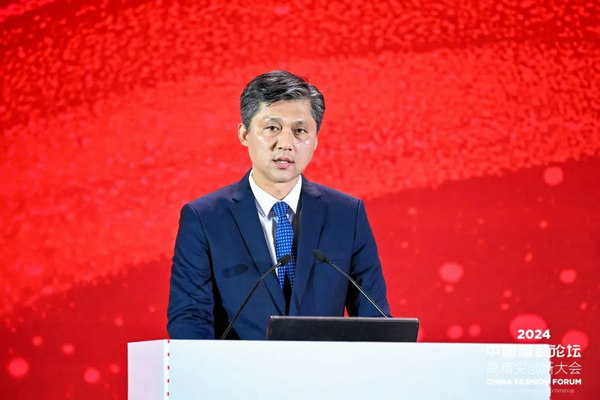 尊龙凯时网站：“向新聚力质赢未来”2024中国服装论坛高精尖创新大会在于都召开(图3)