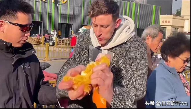 美国小伙埃文凯尔逛菜市场后说：它们是用来当宠物的不是吃的(图1)