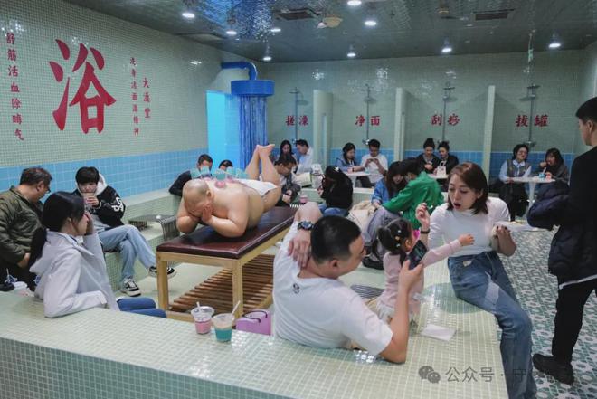 《年轻人钱花哪儿去了图鉴》网友：嘘嘘嘘~别被我支付码听到！(图2)