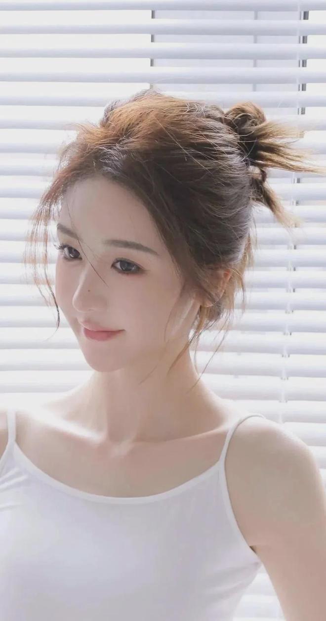 尊龙凯时网站：宝宝躺着把腰挺起来怎么回事(图1)