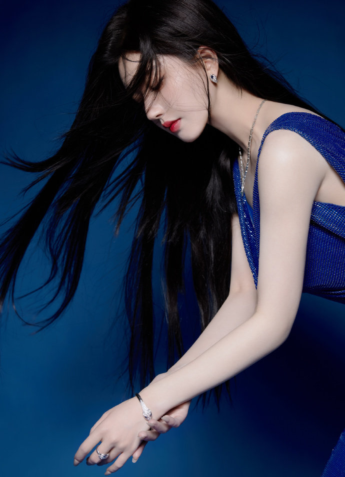 搓光美女的衣服(图1)