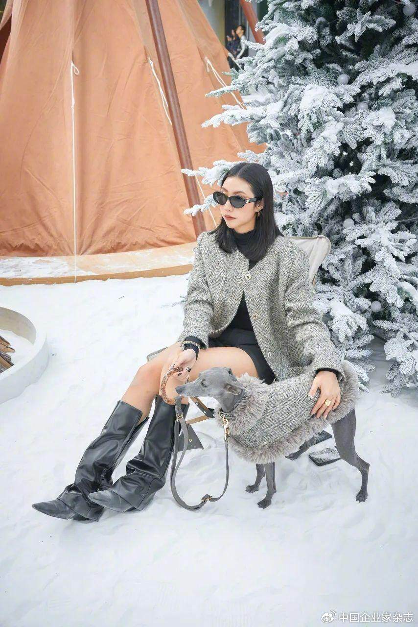 人生就是博：“狗界爱马仕”！95后女生给狗狗做衣服年入300万(图1)