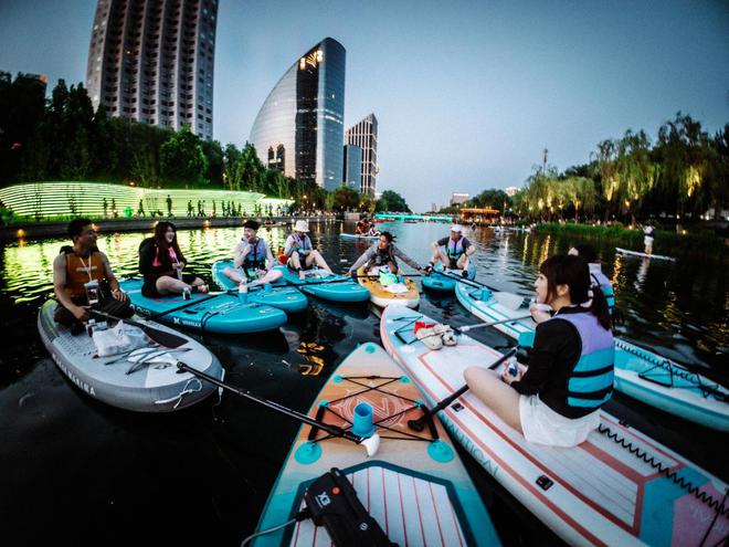 夏日消费热力十足｜解锁夏日清凉！花式“玩水”创新运动潮流(图1)