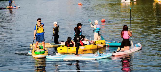 夏日消费热力十足｜解锁夏日清凉！花式“玩水”创新运动潮流(图2)