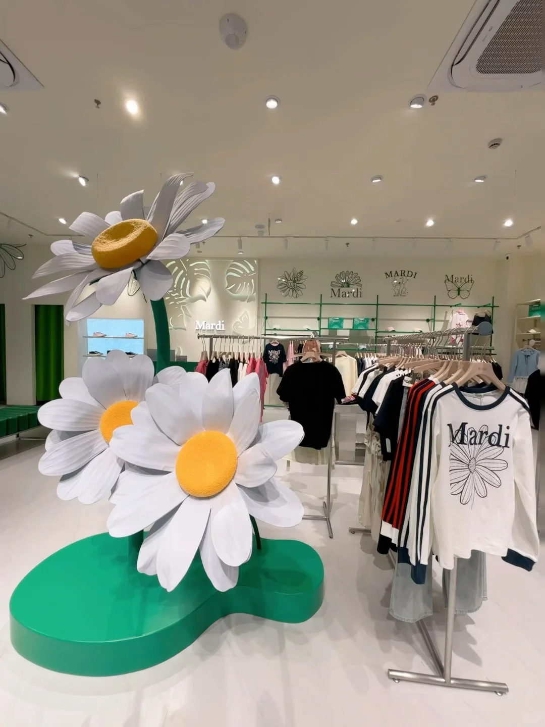 杉杉奥莱半年有效销售涨了三成9座百联奥莱客流升10%东莞来了个40亿新｜OutletsWeekly(图7)