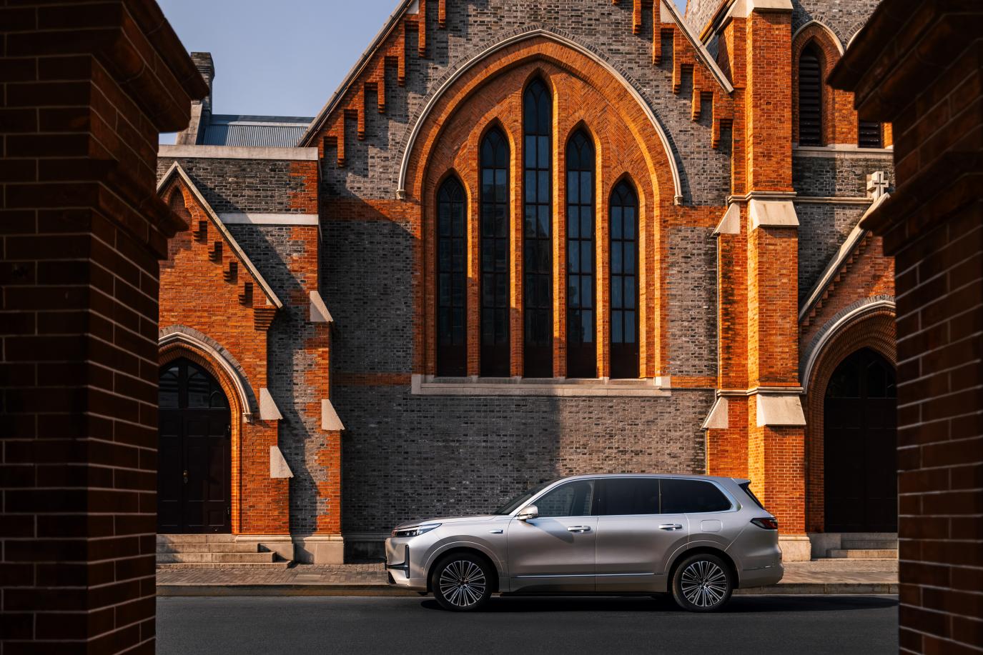 z6尊龙·凯时：吉利银河M9：20万级大六座SUV的“六边形战士”进化论(图15)