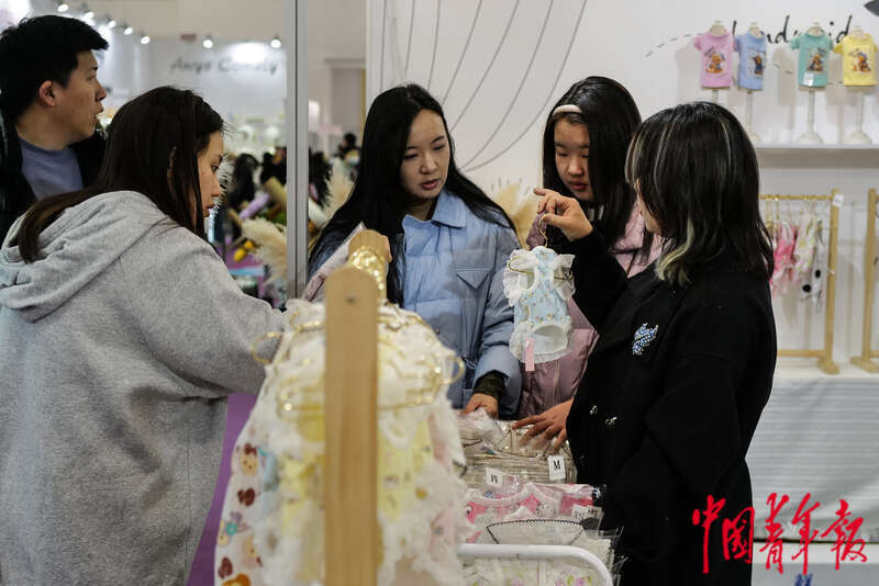 宠物时装、宠物直播、AI无创体检“它经济”持续升温(图1)