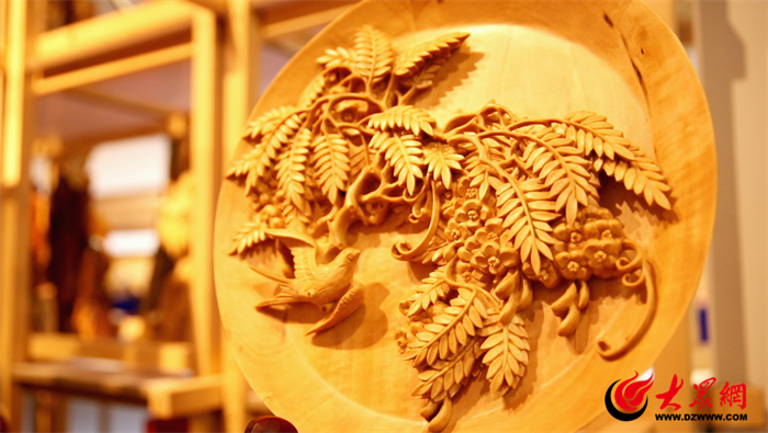 z6尊龙·凯时：府东街丨曹县木制品“出海记”：一棵树的全球旅程一个小城的产业突围_要闻_大众网(图2)