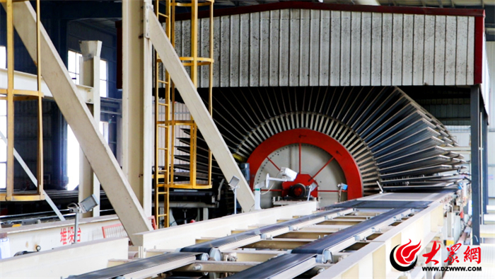 z6尊龙·凯时：府东街丨曹县木制品“出海记”：一棵树的全球旅程一个小城的产业突围_要闻_大众网(图3)