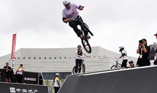 人生就是博：邓雅文夺金带火！顶尖赛事落“沪”这家自行车龙头借势开拓市场(图1)