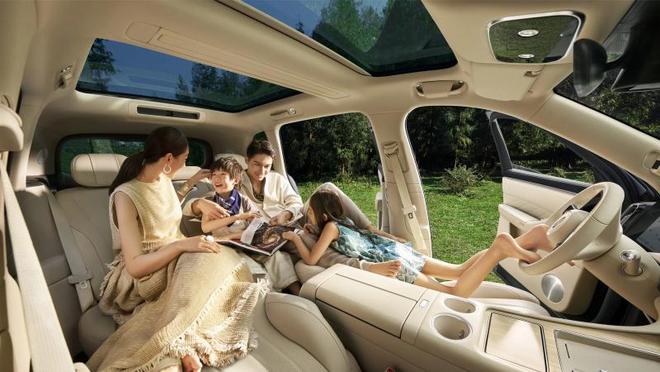 每一程都是家的温度问界M8定义“移动的第二生活空间”(图3)