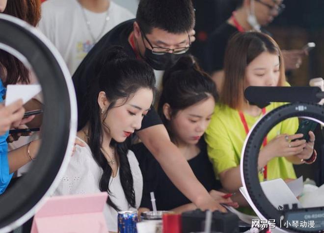 人生就是博：历史上首次！中国无孩家庭占比过半国人第一次为自己“消费”？(图5)