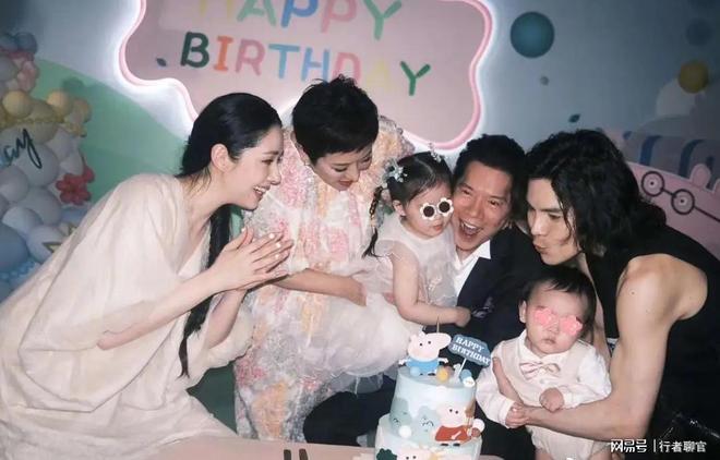 郭碧婷手撕谣言：婆婆给钱向佐带娃有时异地但豪门日子藏不住了(图10)