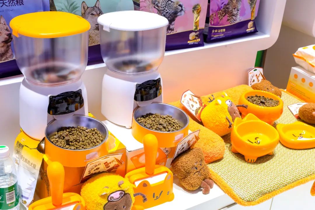 能给主人“打电话”的宠物智能手机也来了！宠物产业3000亿元市场大爆发行业上市公司“涨”声一片(图5)