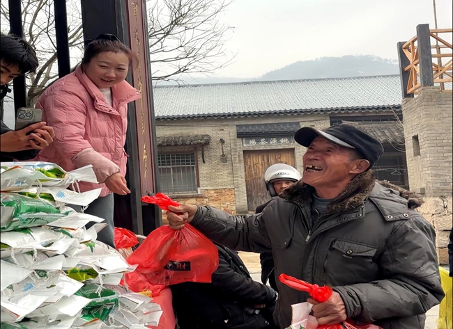 “荣誉主任”送来新春礼包(图2)